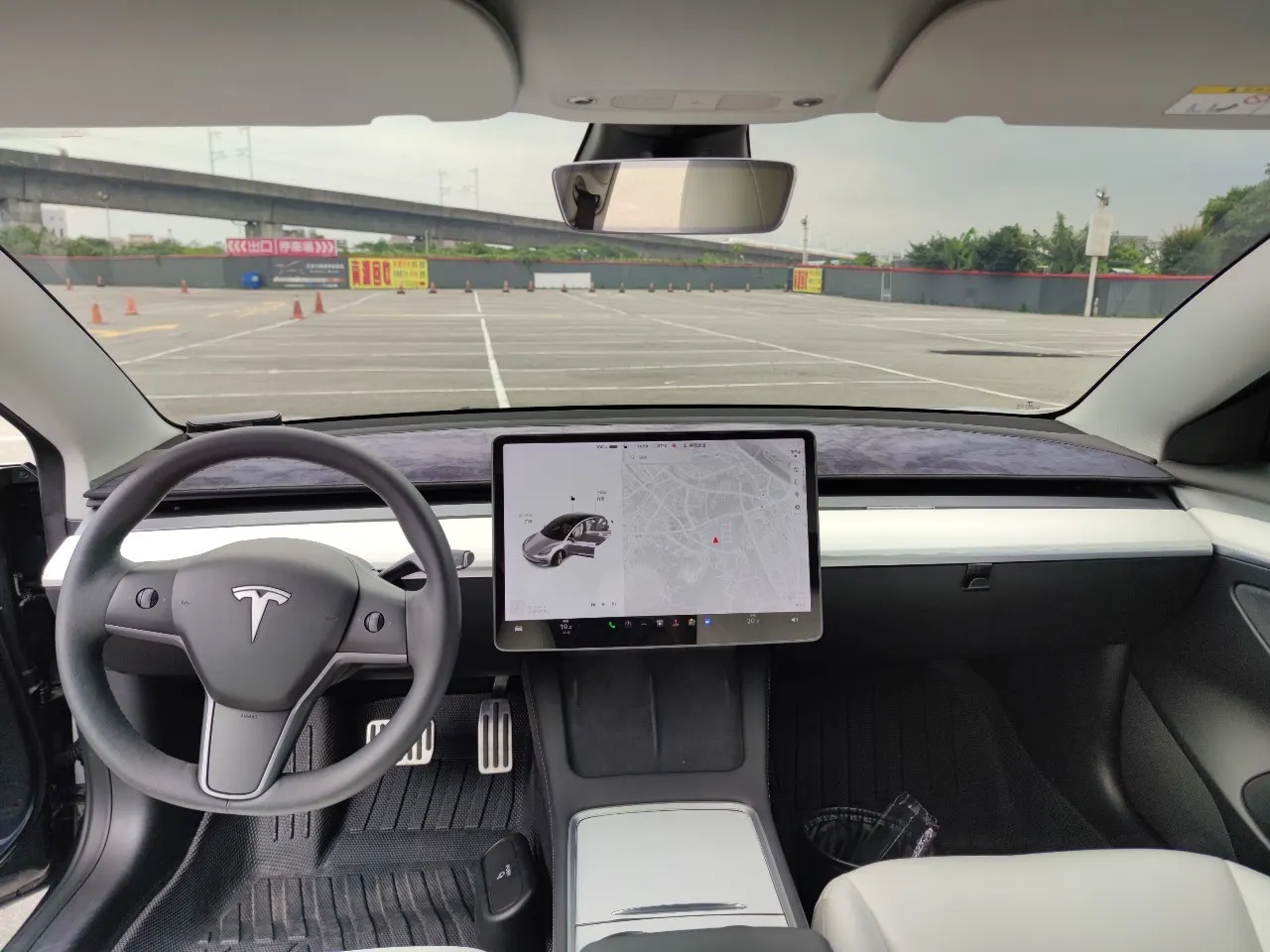 Tesla Model 3 LFP 照片 1