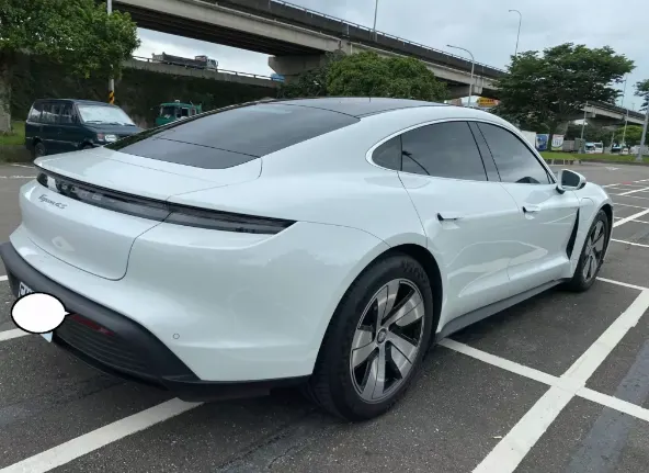 Porsche Taycan 4S 照片 1