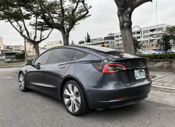 Tesla Model 3 Performance