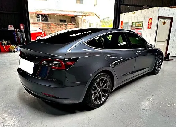 Tesla Model 3 SR+ 照片 1