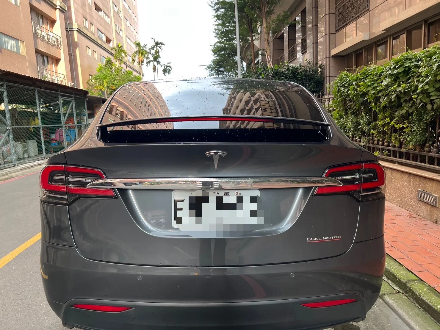 Tesla Model X Performance Raven 照片 1