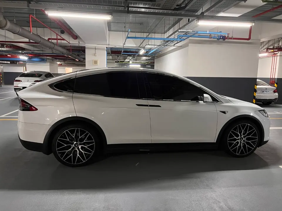 Tesla Model X 100D