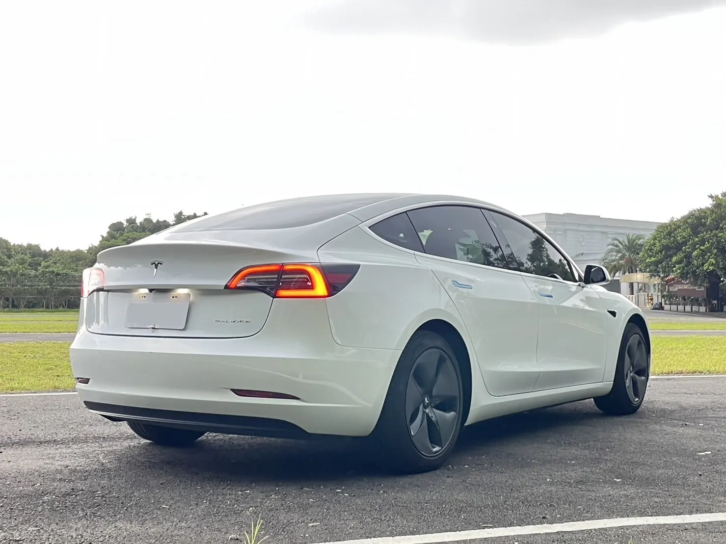Tesla Model 3 LR 照片 1