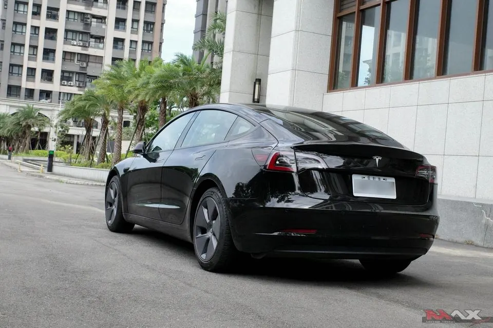 Tesla Model 3 SR+ 照片 1