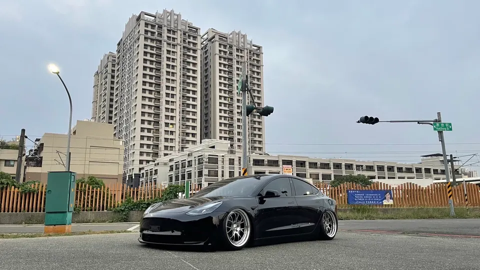 Tesla Model 3 LFP