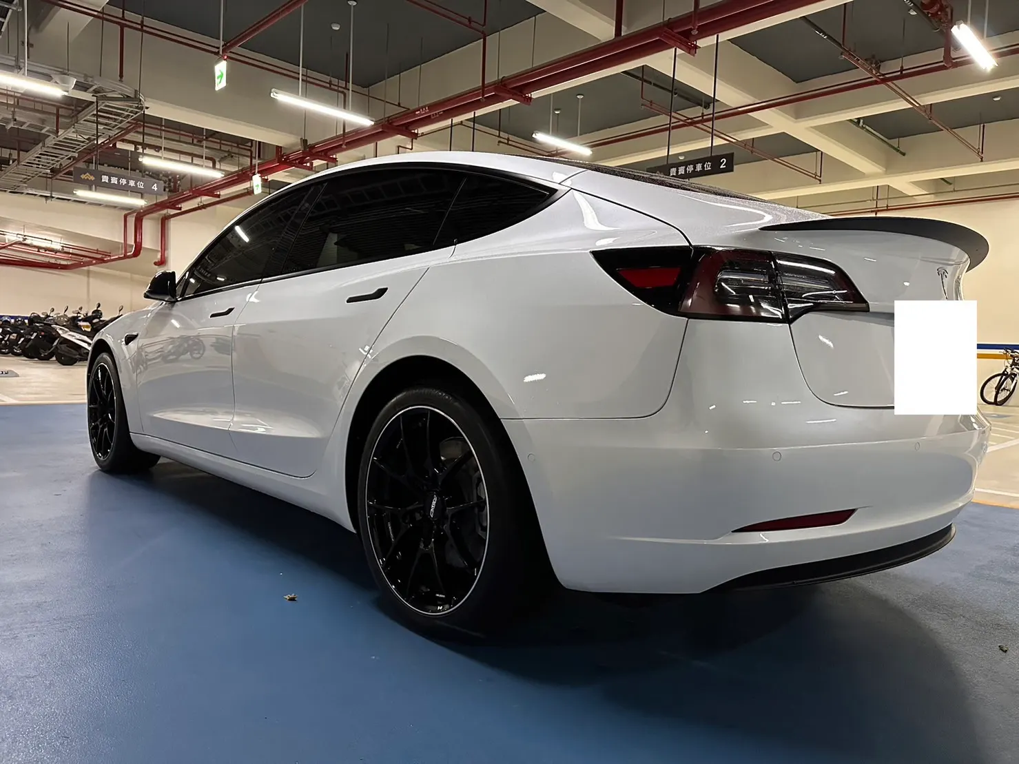 Tesla Model 3 LFP 照片 1