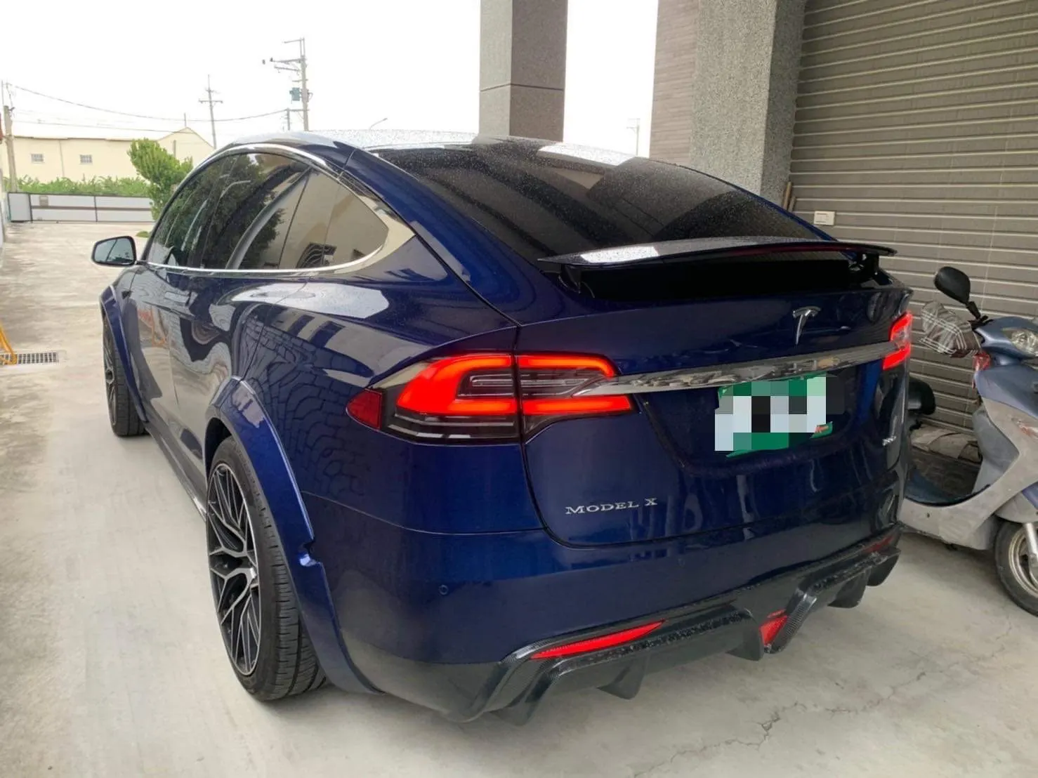 Tesla Model X 75D 照片 1