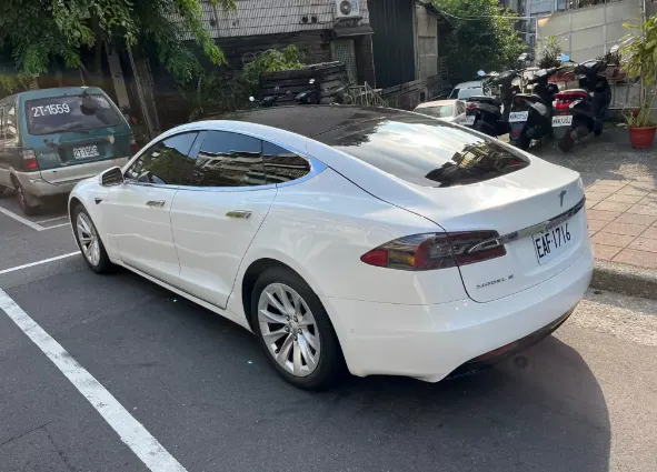 Tesla Model S 100D 照片 1