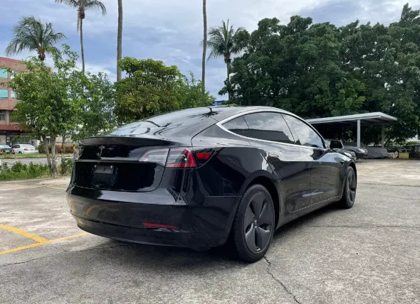 Tesla Model 3 SR+ 照片 1