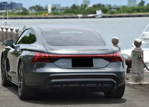 Audi E-tron GT QUATTRO 照片 1