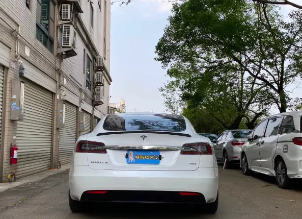 Tesla Model S 75 照片 1