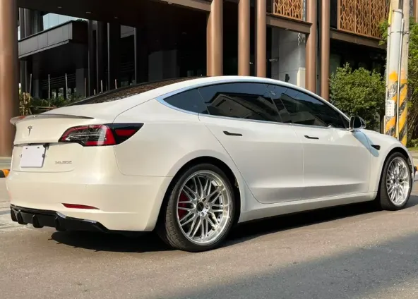 Tesla Model 3 Performance 照片 1