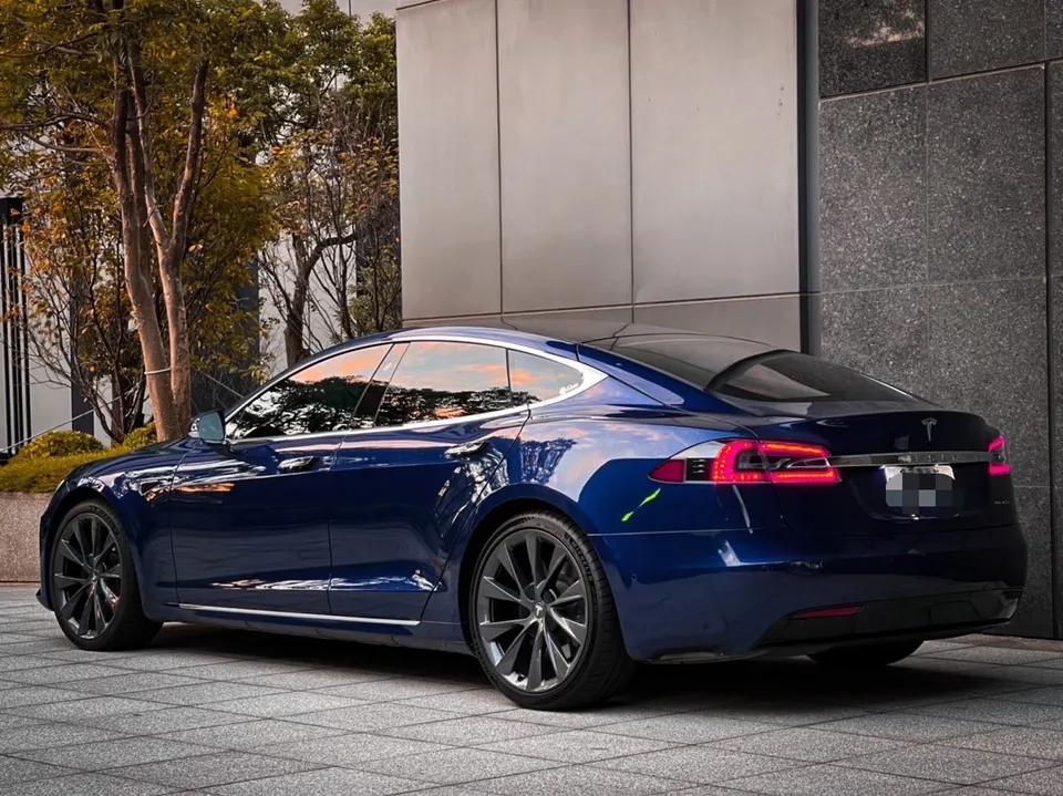 Tesla Model S LR