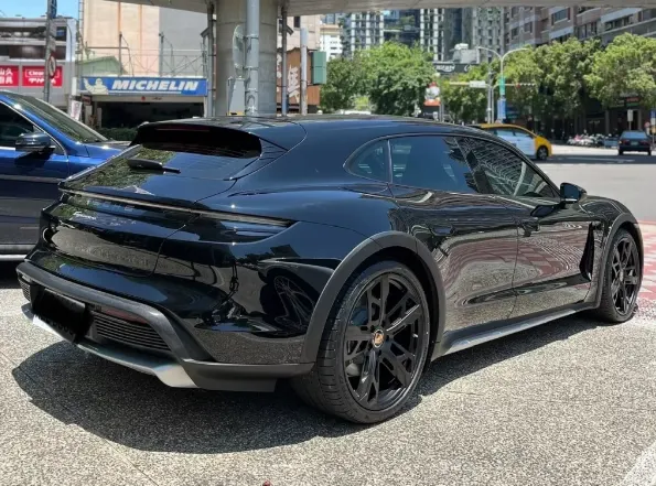 Porsche Taycan 4 Cross Turismo