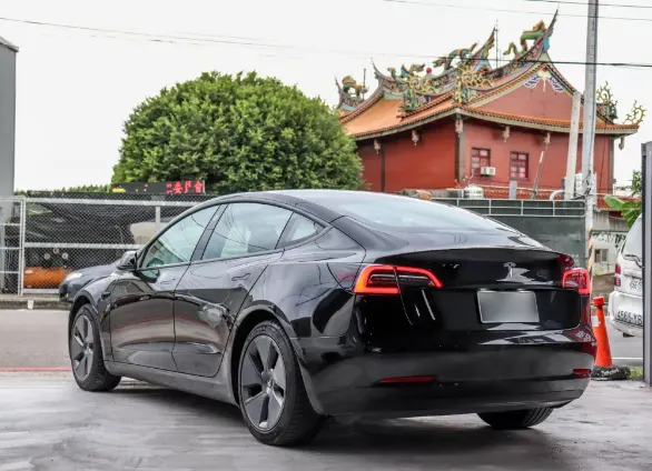 Tesla Model 3 SR+ 照片 1