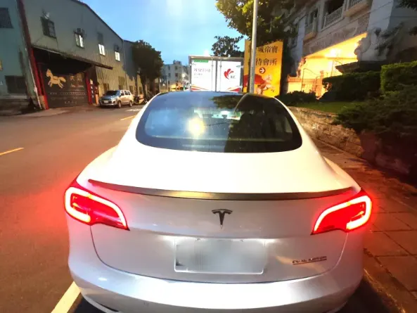 Tesla Model 3 Performance 照片 1