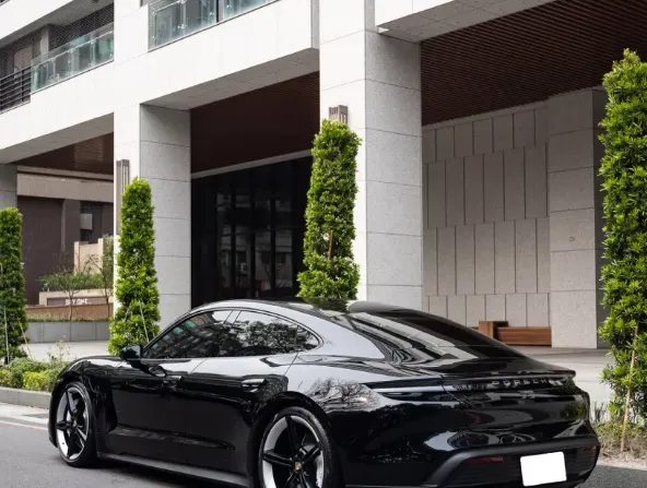 Porsche Taycan 4S 照片 1