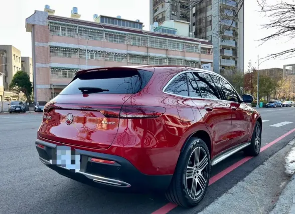 Mercedes Benz EQC400 照片 1