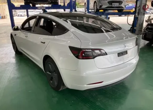 Tesla Model 3 SR+ 照片 1