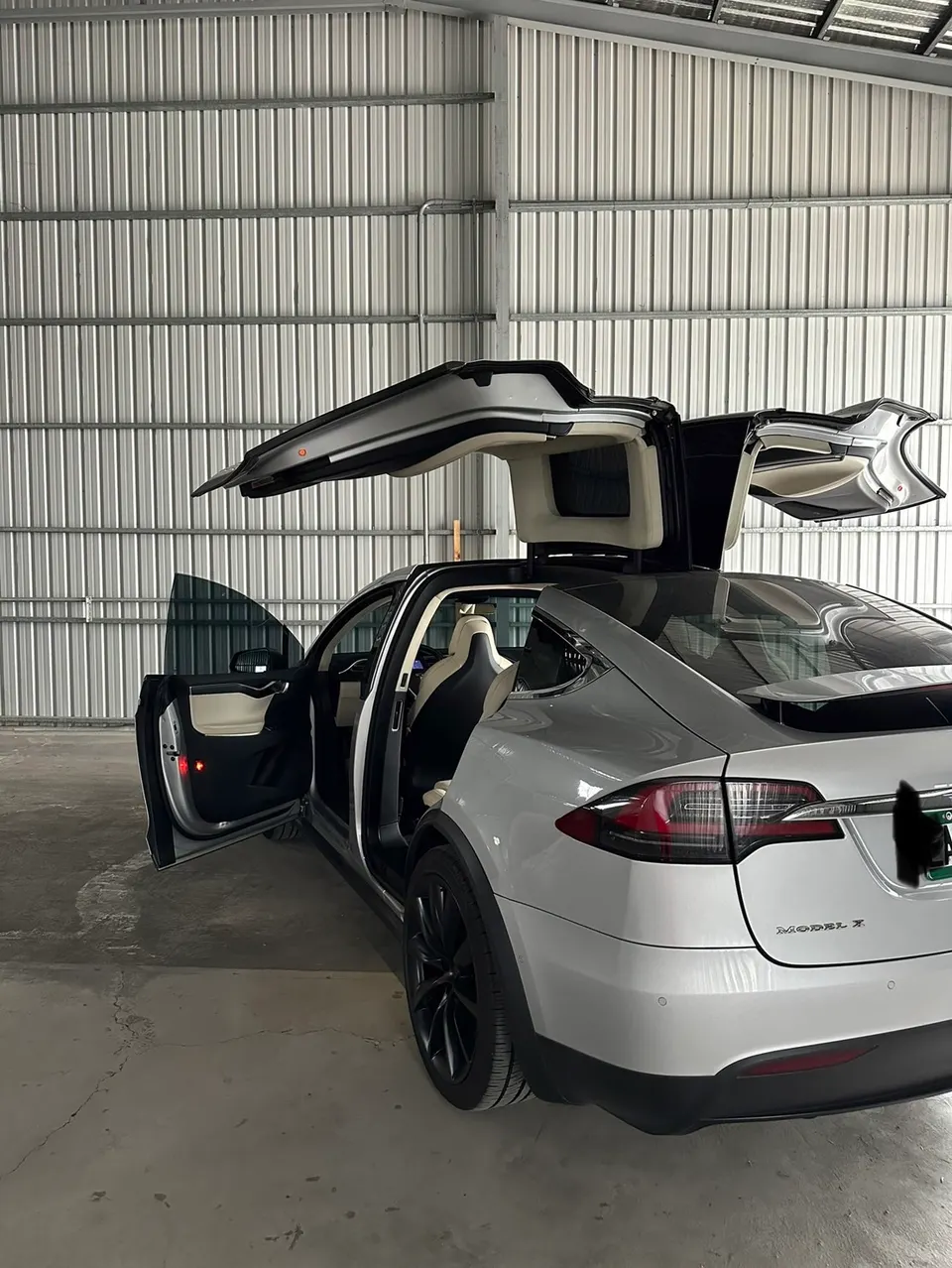 Tesla Model X 90D