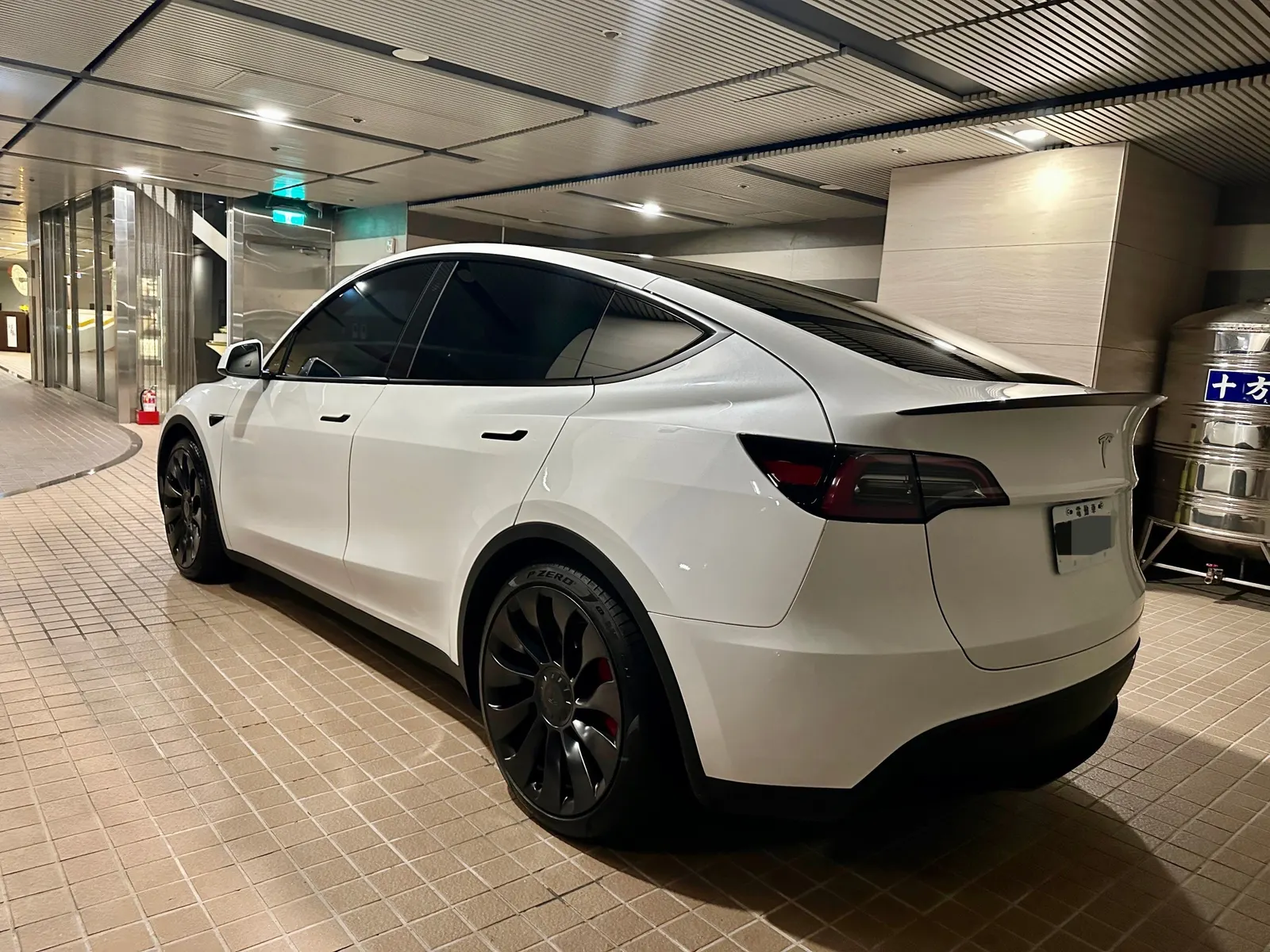 Tesla Model Y Performance 照片 1