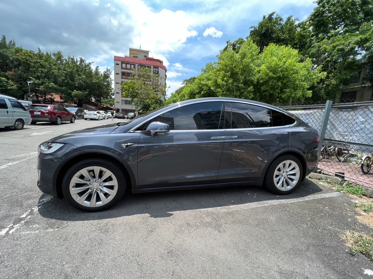 Tesla Model X LR 照片 1