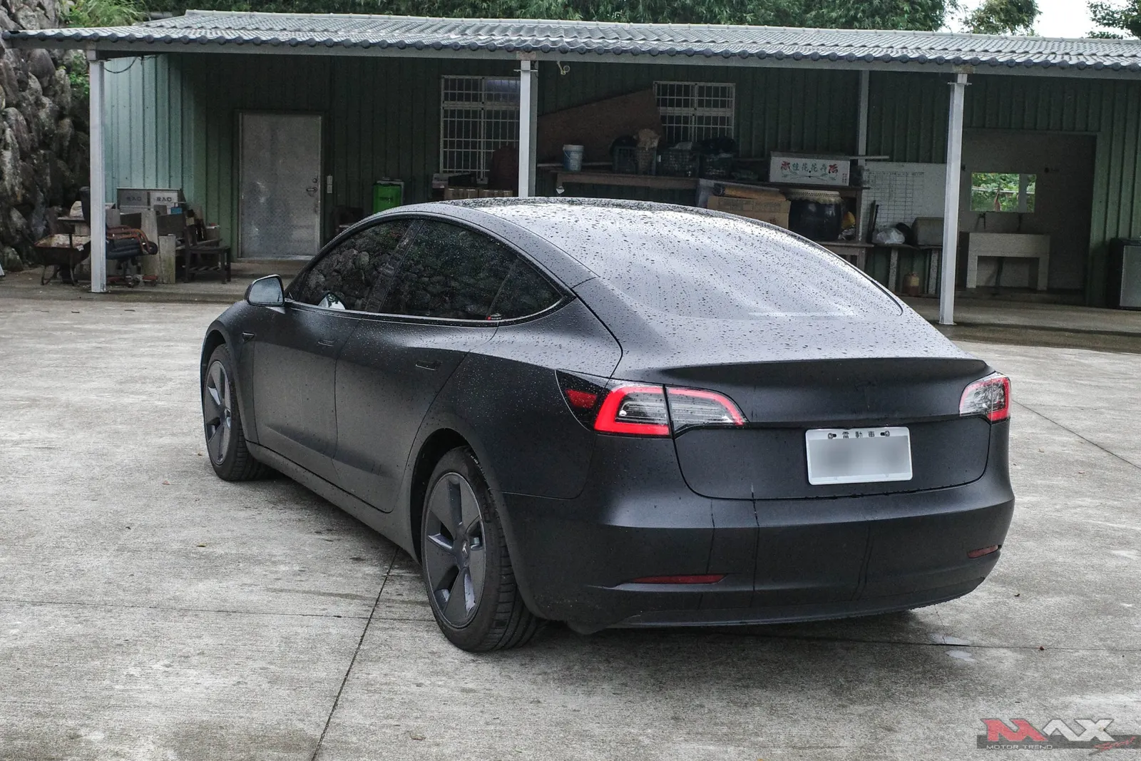 Tesla Model 3 SR+ LFP 照片 1
