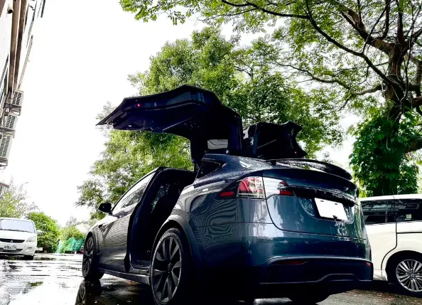Tesla Model X 2023 LR 照片 1