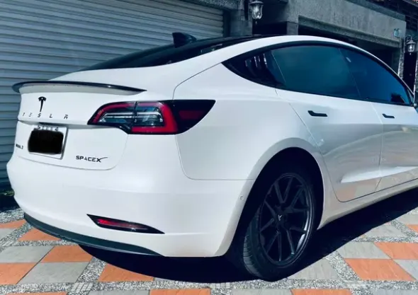 Tesla Model 3 SR+ 照片 1