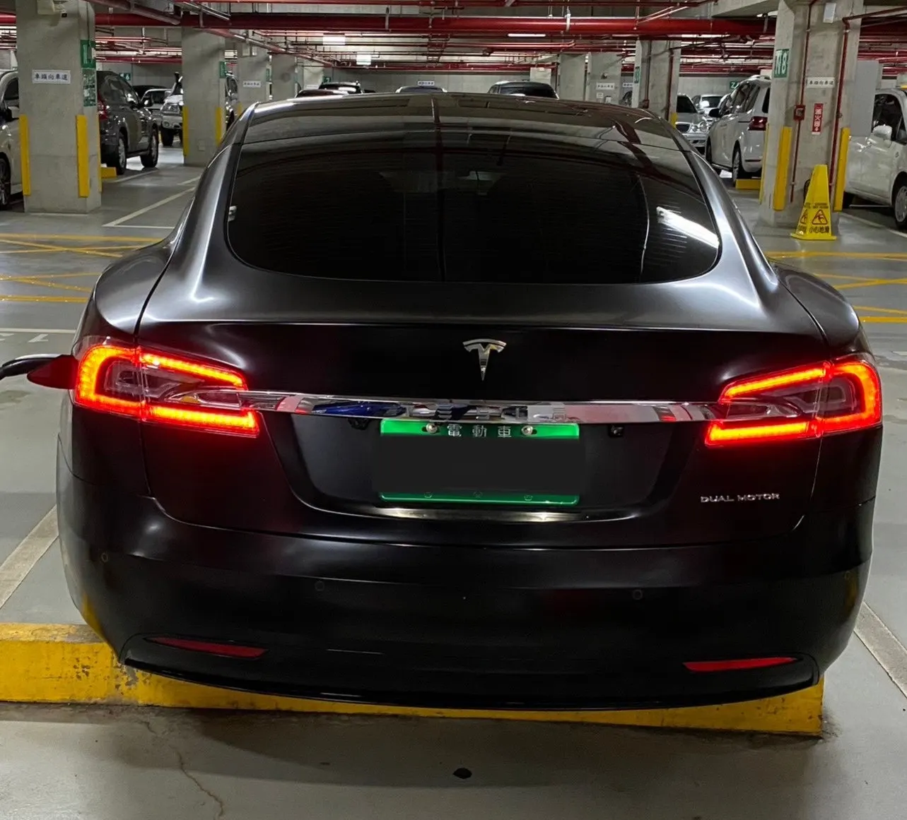 Tesla Model S LR 照片 1