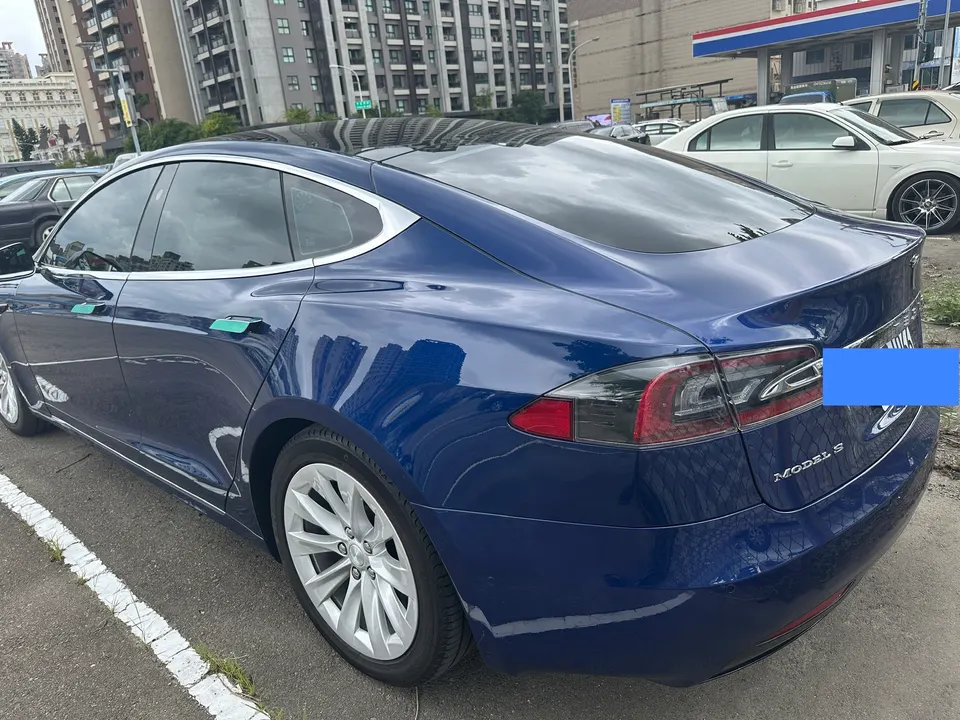 Tesla Model S 75