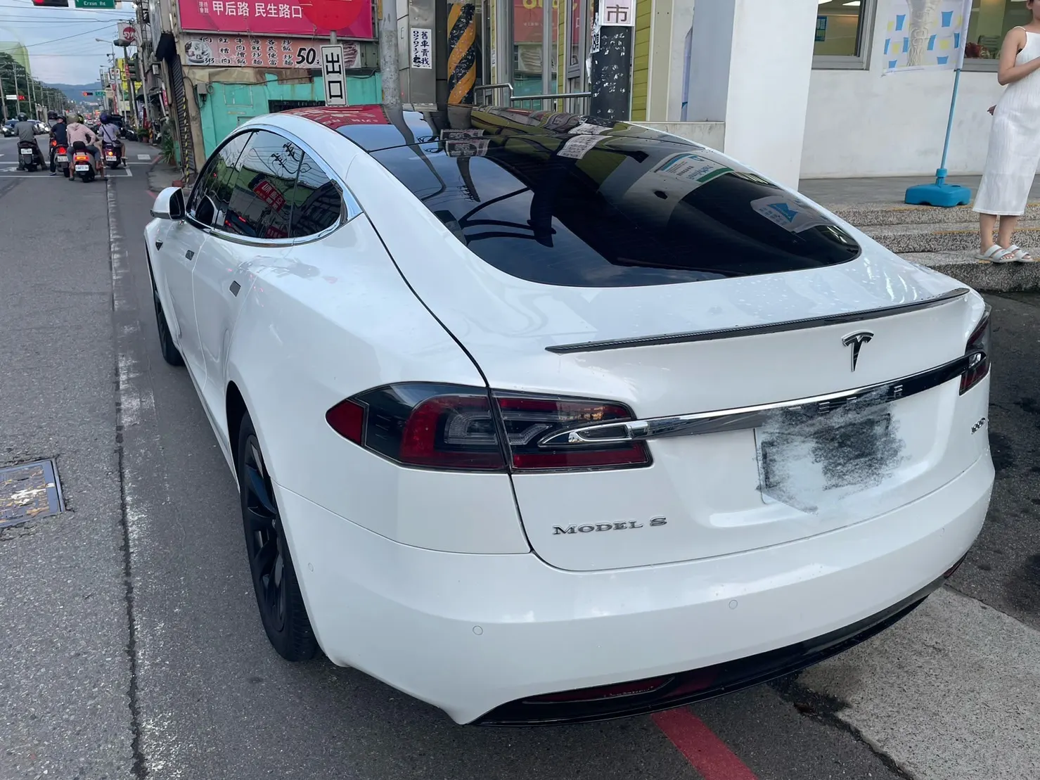 Tesla Model S 100D 照片 1