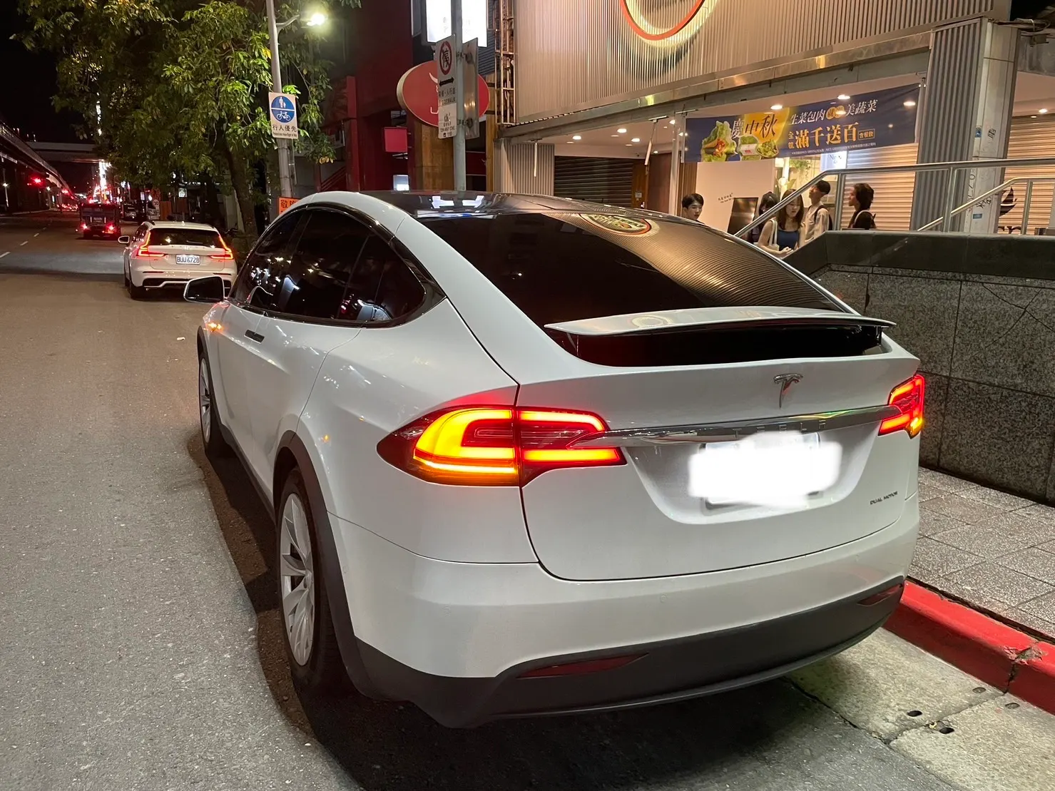 Tesla Model X LR 照片 1