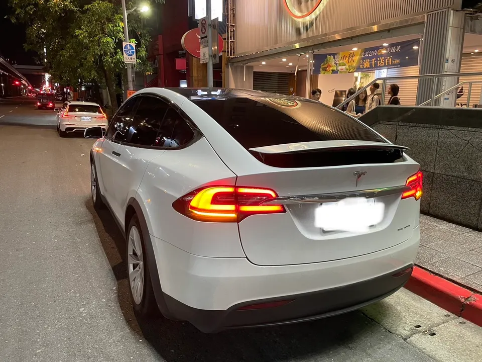 Tesla Model X LR