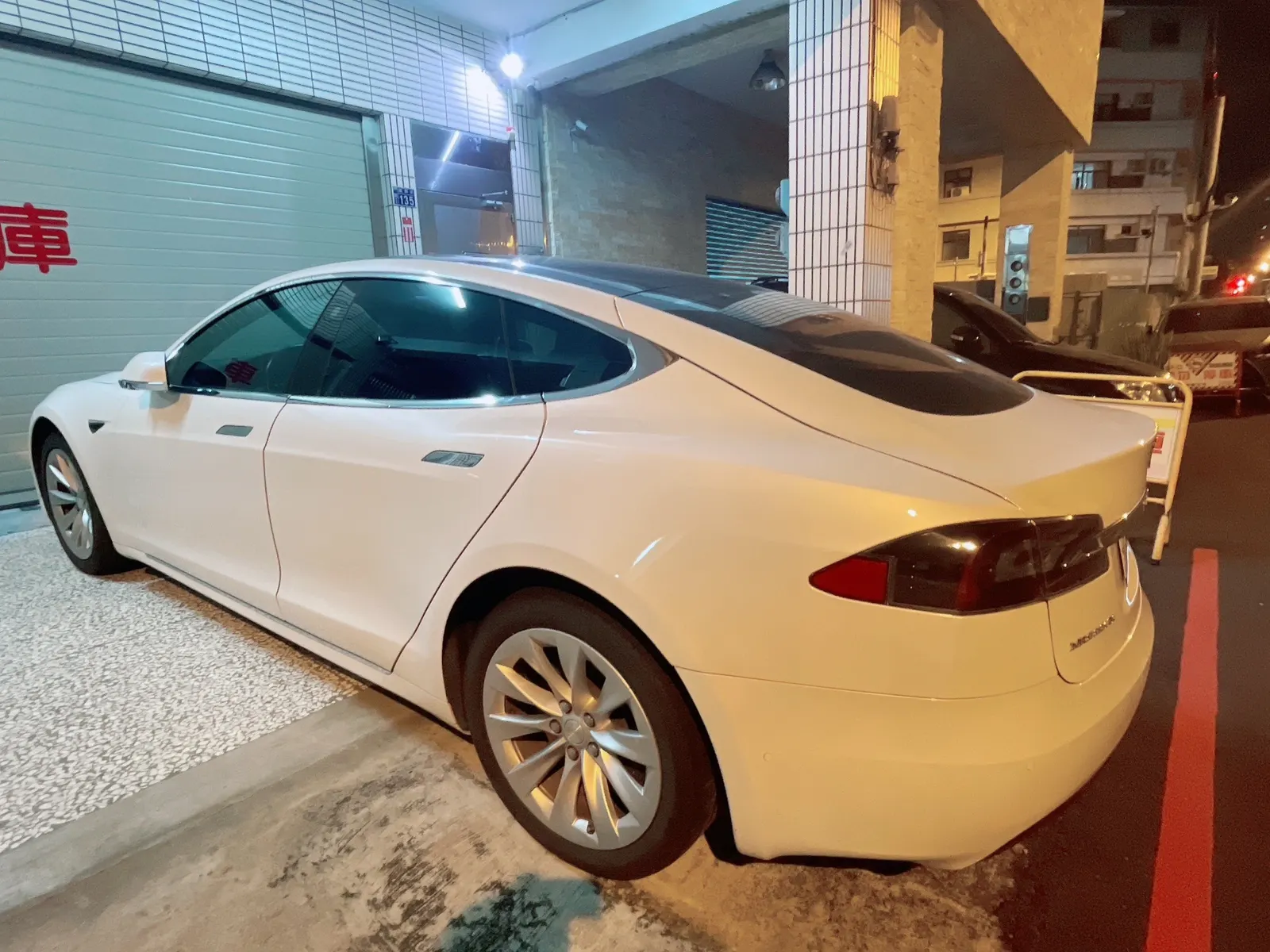 Tesla Model S LR 照片 1
