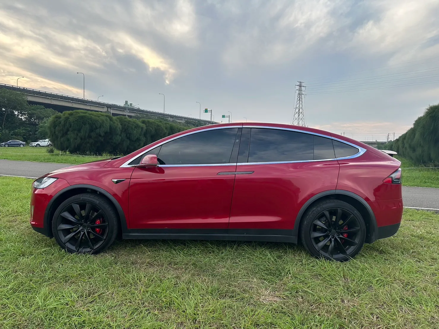 Tesla Model X P100DL 照片 1