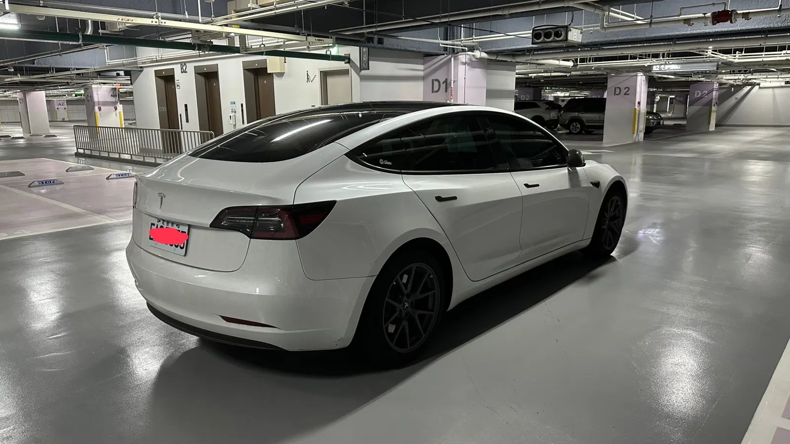 Tesla Model 3 LFP 照片 1