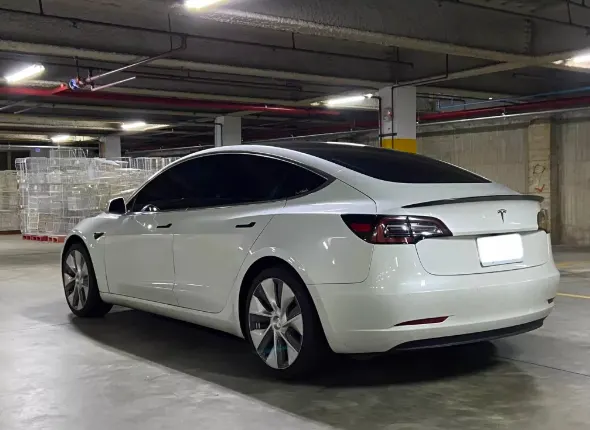 Tesla Model 3 SR+