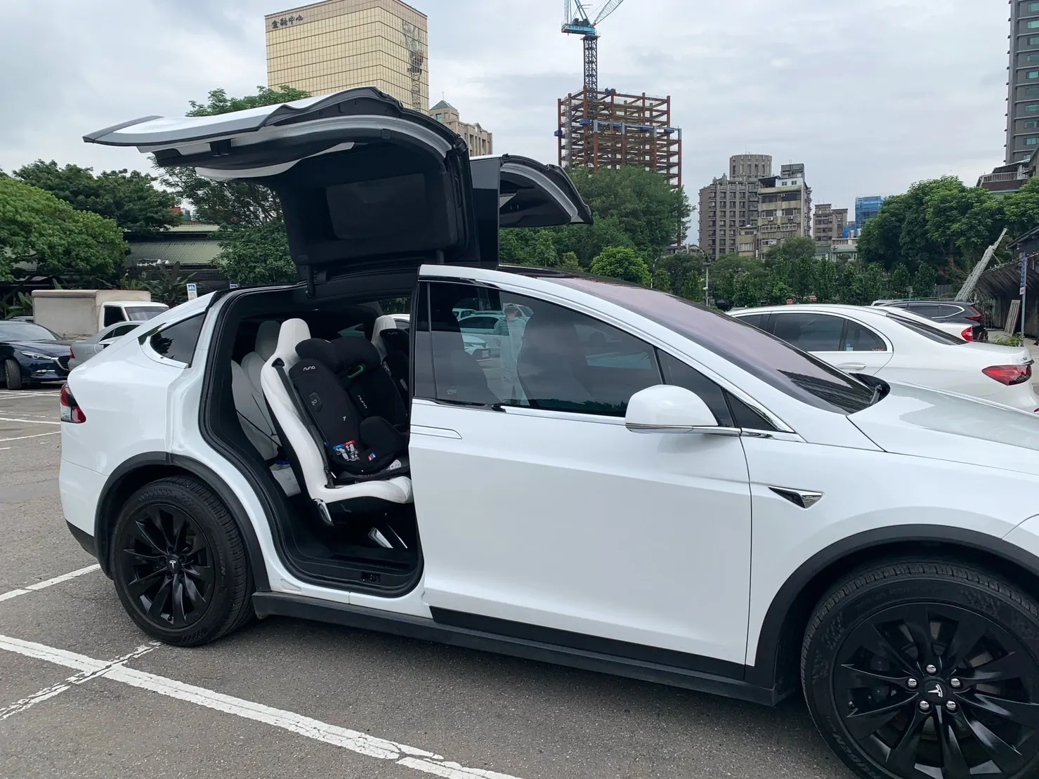 Tesla Model X LR 照片 1