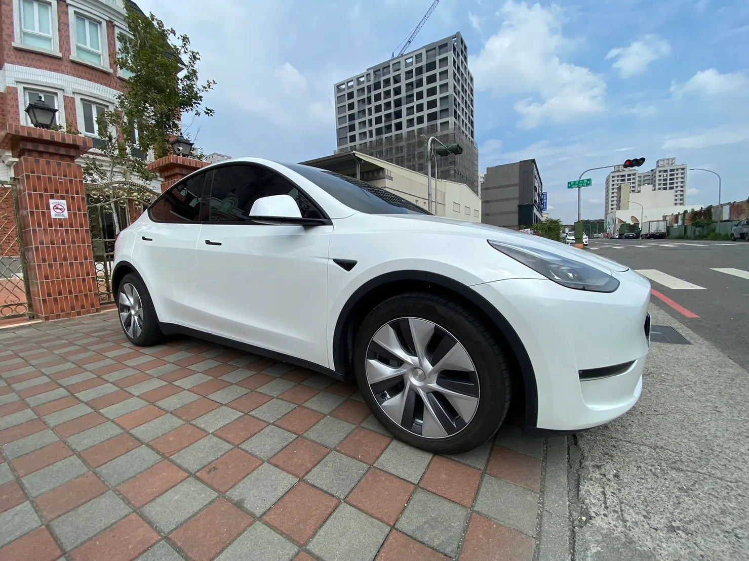 Tesla Model Y LR 照片 1