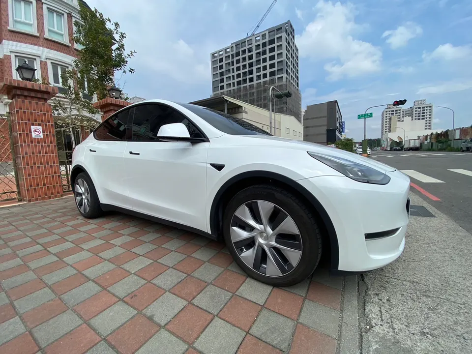 Tesla Model Y LR