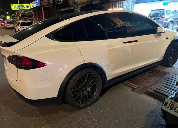 Tesla Model X LR 照片 1