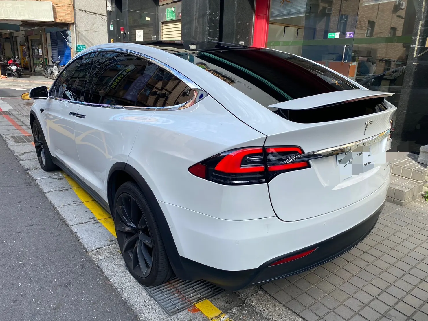 Tesla Model X LR 照片 1