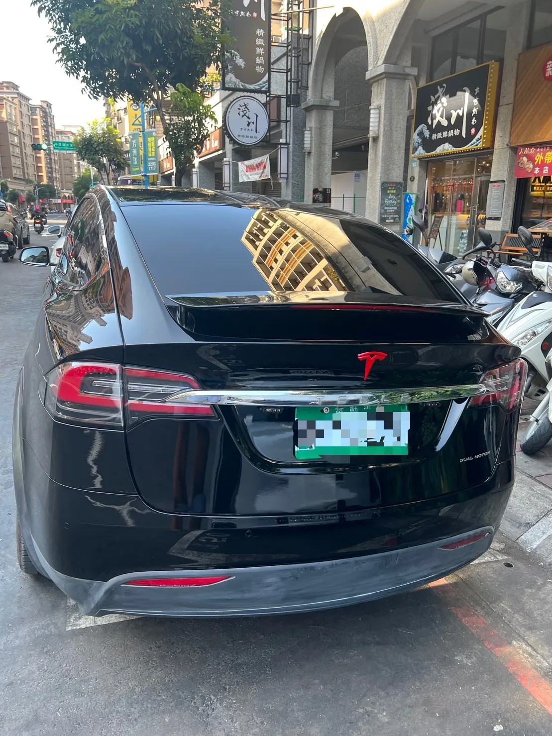 Tesla Model X LR 照片 1
