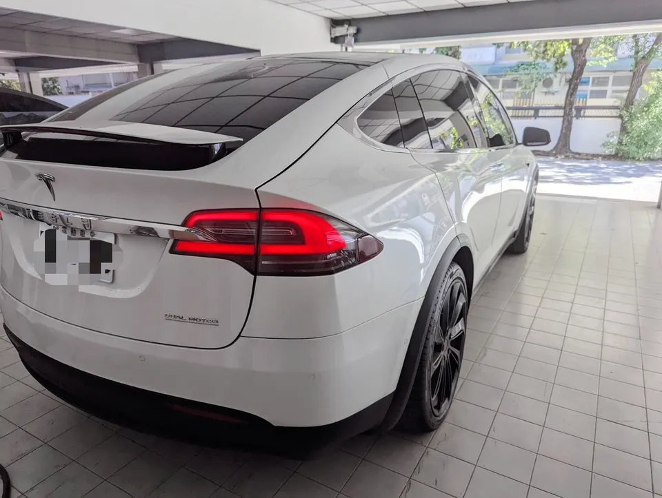 Tesla Model X  Performance