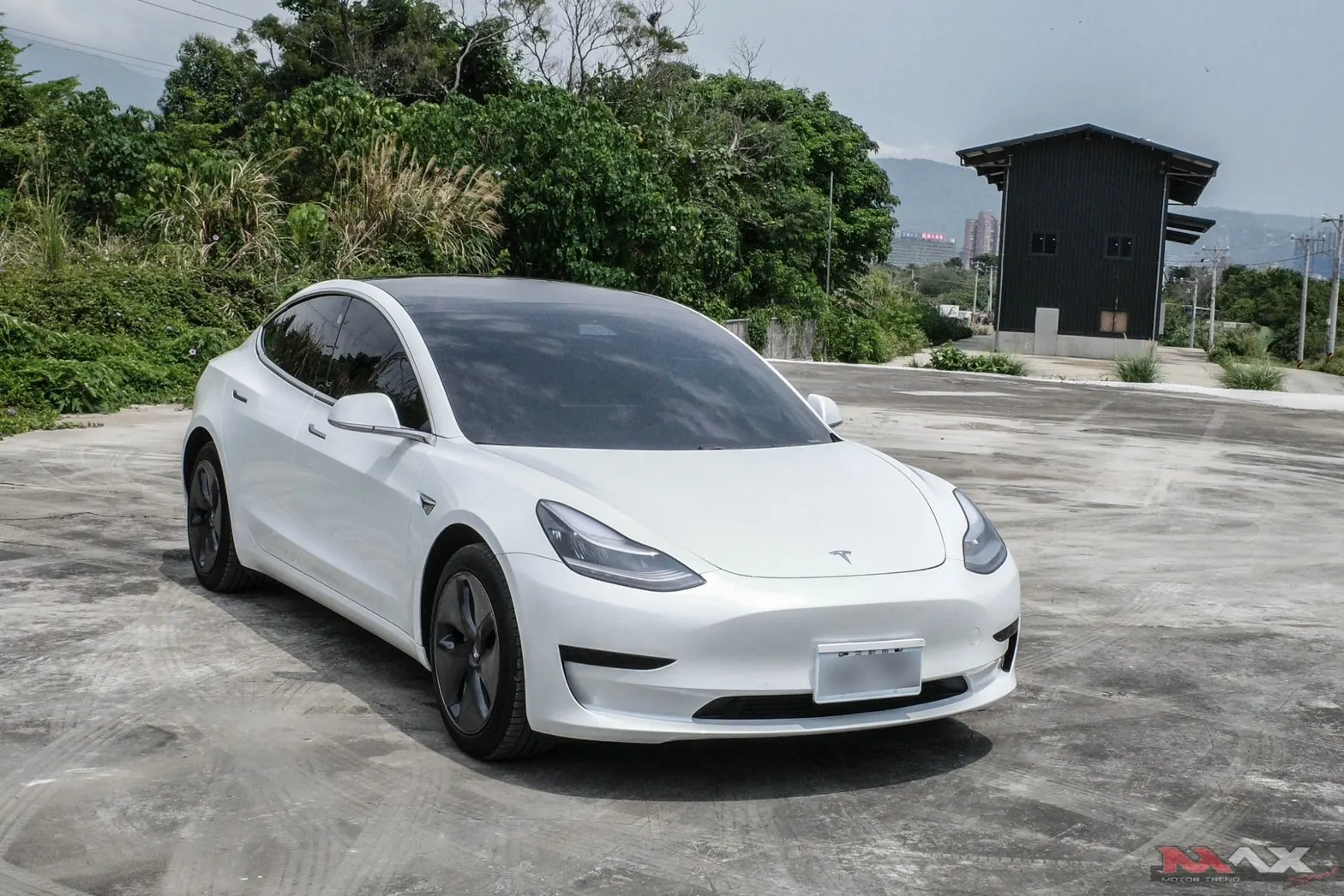 Tesla Model3 SR+ 照片 1