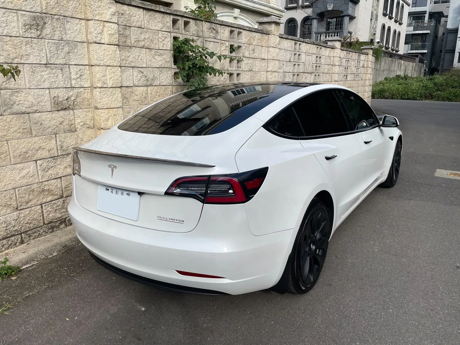 Tesla Model 3 SR+ 照片 1