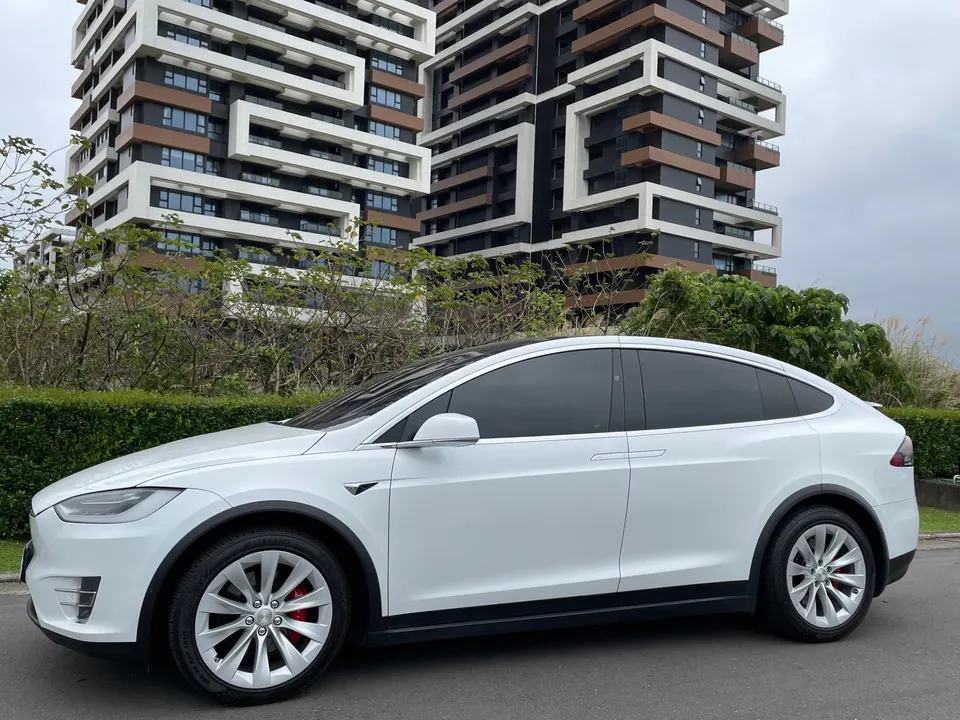 Tesla Model X P100D