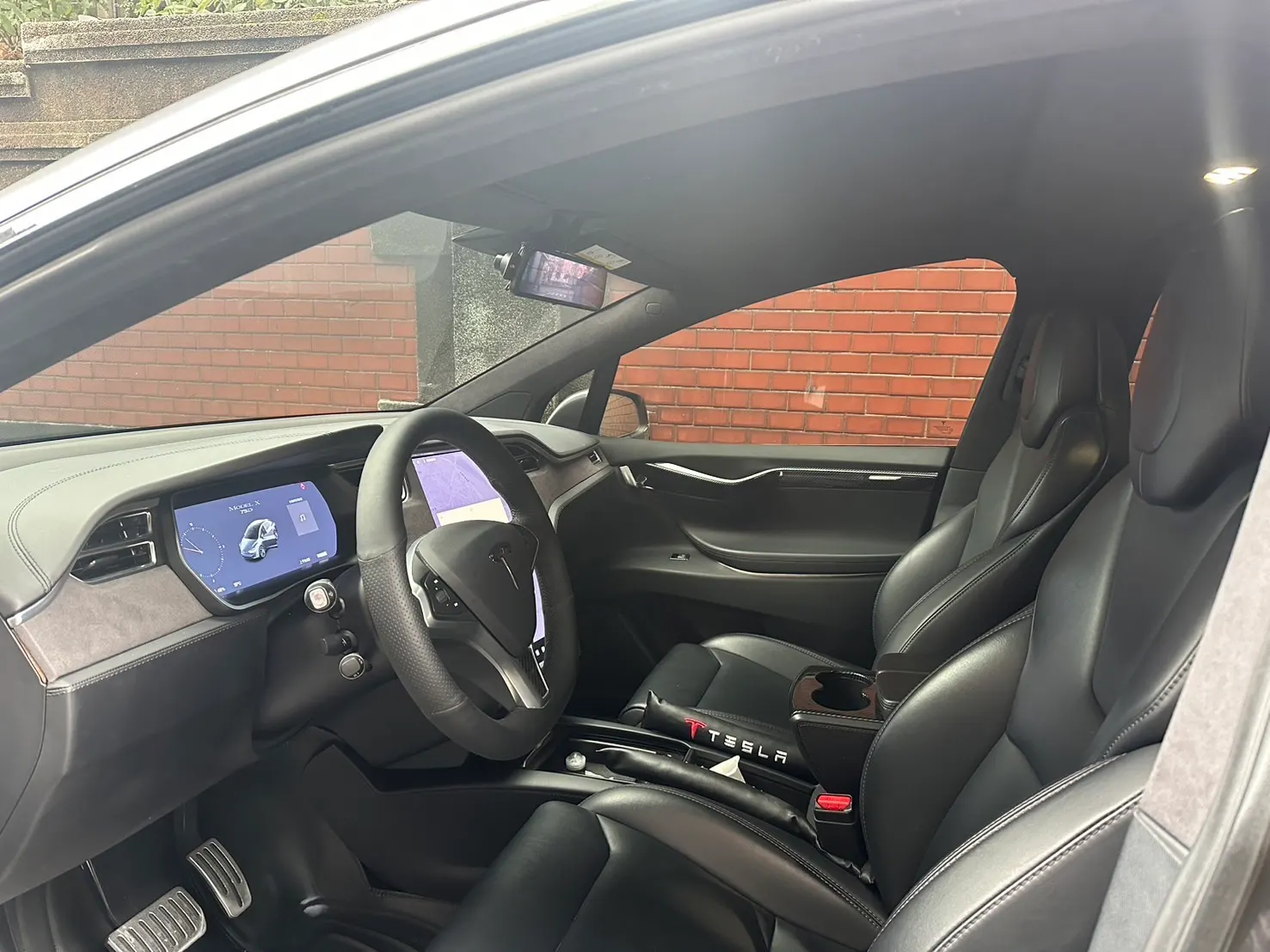 Tesla Model X 75D 照片 1