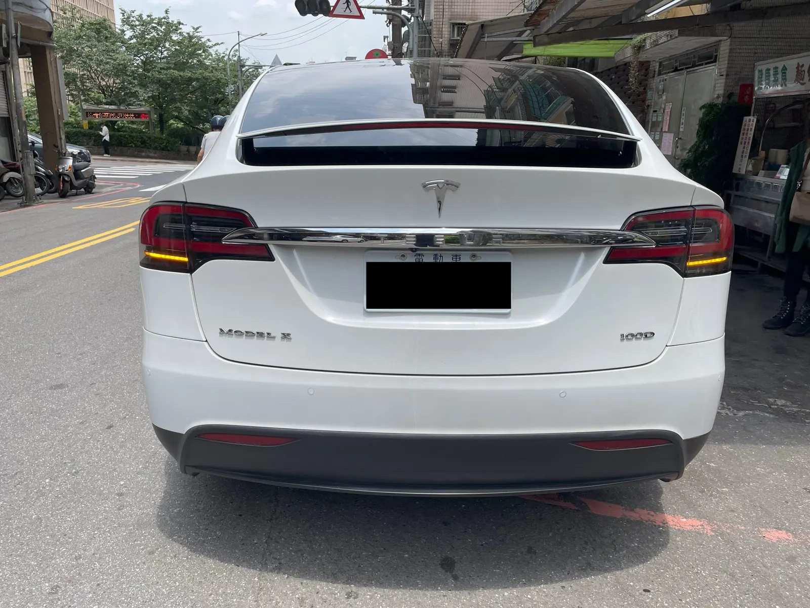 Tesla Model X 100D 照片 1